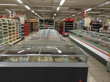 Tiefkühlschrank mit Glastüren