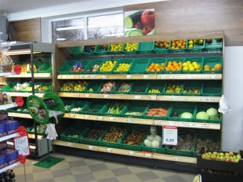 Regal für lokale Hersteller mit regionalem Design